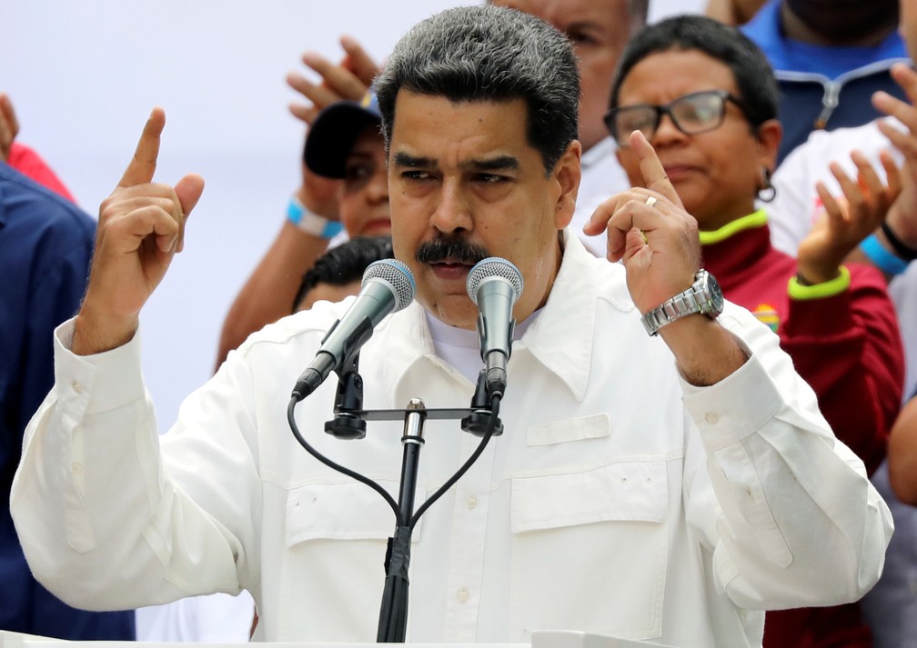 NicolÃ¡s Maduro participa de protesto prÃ³-governo no sÃ¡bado (9) em sua primeira apariÃ§Ã£o desde o inÃ­cio do blecaute  â Foto: Manaure Quintero/Reuters