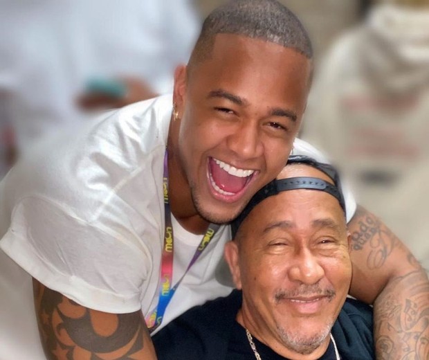 Léo Santana e o pai, Lourival  (Foto: Reprodução/Instagram)