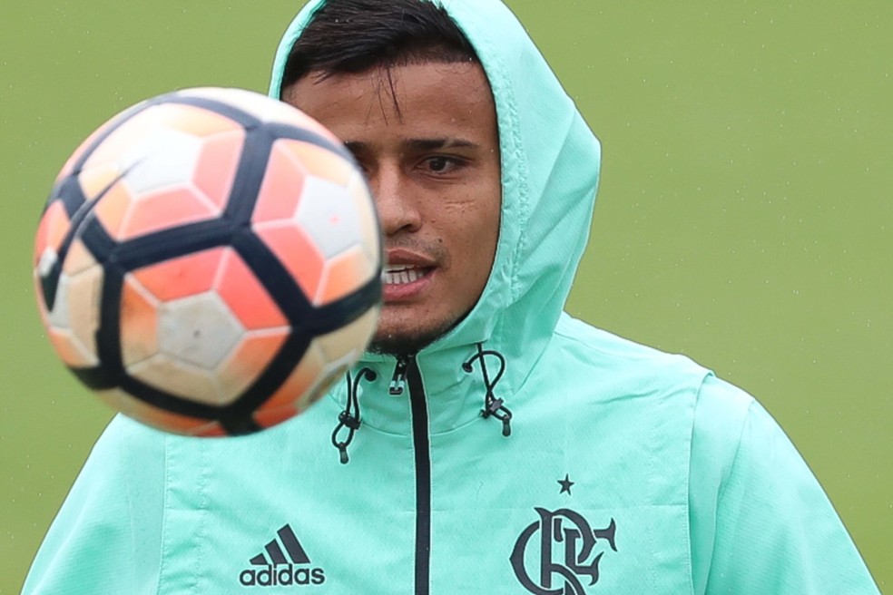 Everton durante treino do Flamengo (Foto: Gilvan de Souza)