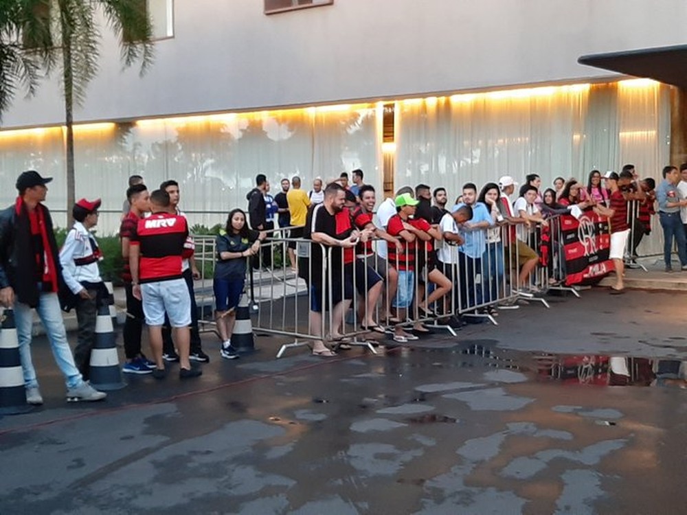 Com 40 mil ingressos vendidos, Torcida do Flamengo recebe o time em Brasília