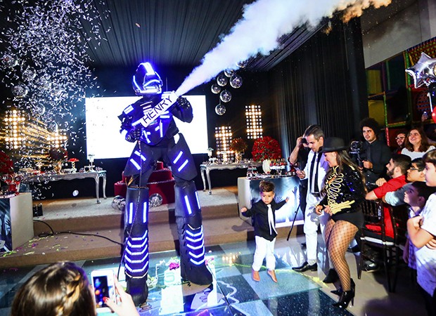 Simone e Kaká Diniz celebram o aniversário do filho, Henry (Foto: Guirlanda Lima/ Brazil News) Simone e Kaká Diniz celebram o aniversário do filho, Henry (Foto: Guirlanda Lima/ Brazil News)