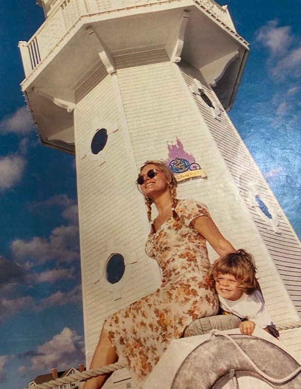 Vera Fischer em foto antiga com o filho, Gabriel (Foto: Reprodução/Instagram)