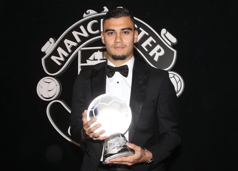 Andreas Pereira ganha pr&ecirc;mio de gol da temporada no Manchester United &mdash; Foto: Divulga&ccedil;&atilde;o / Manchester United