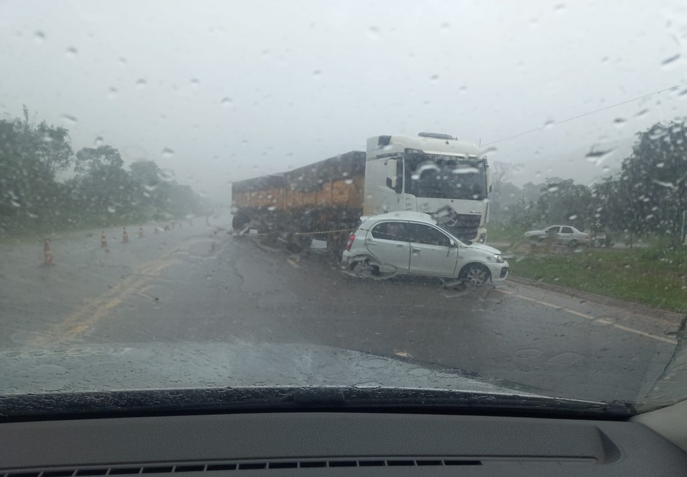 Chovia na estrada no momento do acidente — Foto: Divulgação