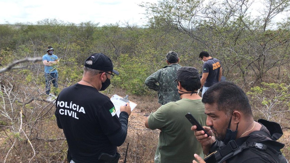 Corpo de adolescente de 15 anos foi encontrado em matagal próximo à BR-304 em Macaíba, na Grande Natal. — Foto: Geraldo Jerônimo/Inter TV Cabugi