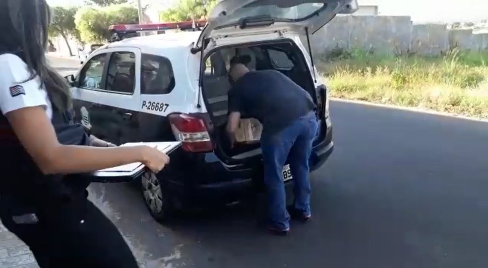 Em Bauru, mandado foi cumprido em uma casa no bairro Jardim Bela Vista — Foto: Polícia Civil/Divulgação