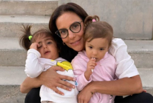 Ivete Sangalo e as filhas gêmeas (Foto: Reprodução/Instagram)
