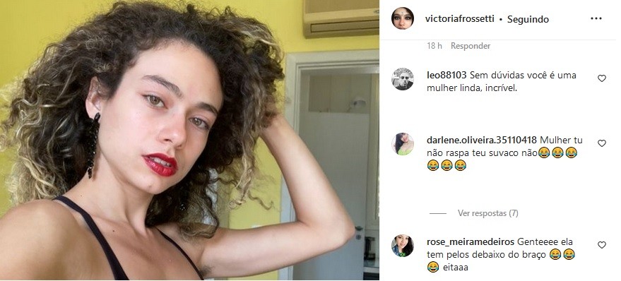 Victoria Rossetti recebe comentários após exibir pelos nas axilas (Foto: Reprodução/Instagram)