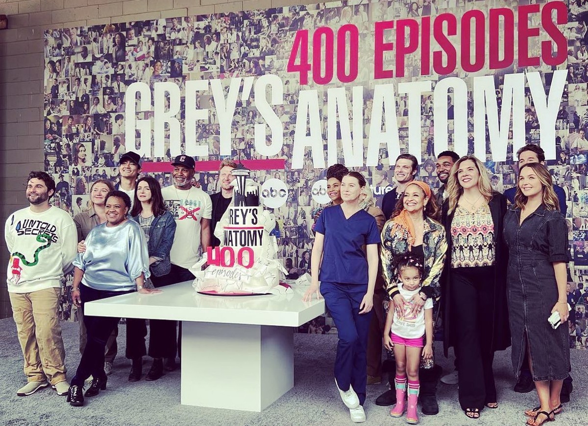 Elenco de Grey's Anatomy comemora 400 episódios da série (Foto: Naser Alazari)