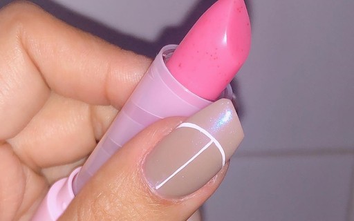 Unhas Em Formato De Batom Viralizam Confira Inspiracoes Dessa Nail Art Revista Glamour Unhas