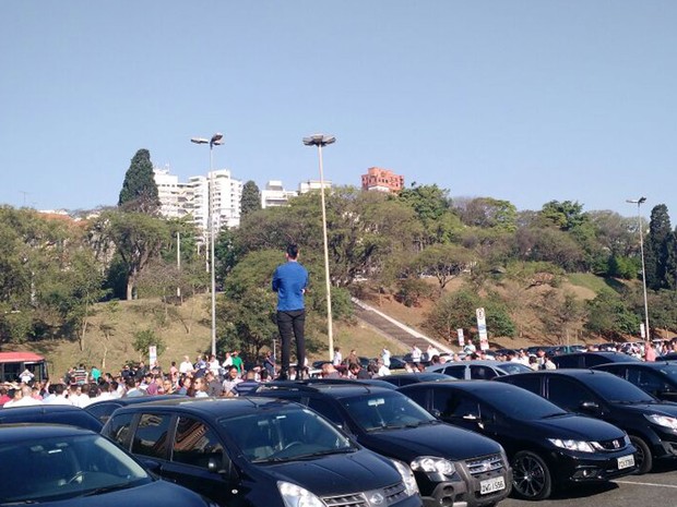 Motoristas do aplicativo Uber protestam na Zona Oeste de SP após assassinato de colega (Foto: Jorge Ruo/Divulgação)