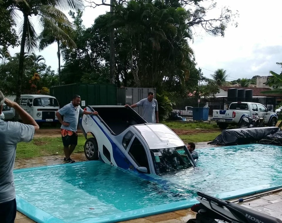 Caminhonete Da Prefeitura Cai Em Piscina Do Paco Em Ilhabela Sp Vale Do Paraiba E Regiao G1