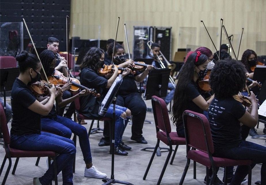 Orquestra Nova Sinfonia.Composta por 40 jovens