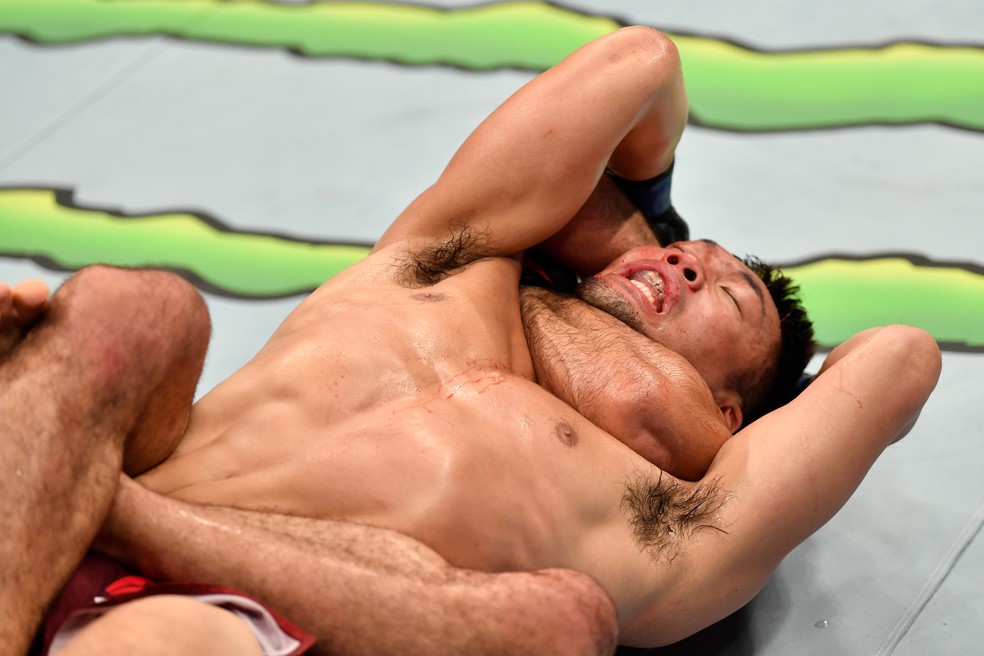 Belal Muhammad finalizou o japonÃªs Takashi Sato no terceiro round no UFC 242 â?? Foto: Getty Images