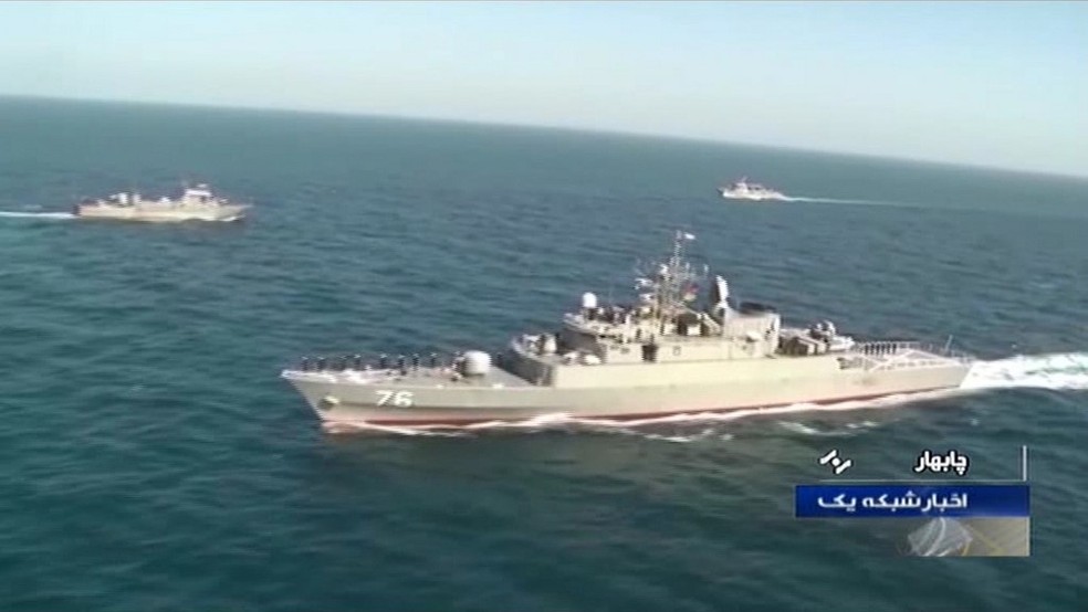Imagem de 27 de dezembro de 2019 mostra navio de guerra da Marinha do Irã — Foto: IRIB TV / AFP
