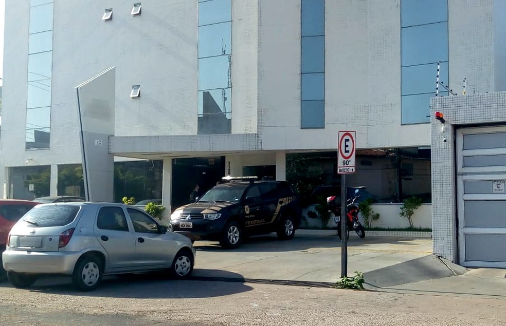 Operação Arauto, em Macapá, cumpriu mandados em edifício onde funciona escritório de engenharia — Foto: John Pacheco/G1