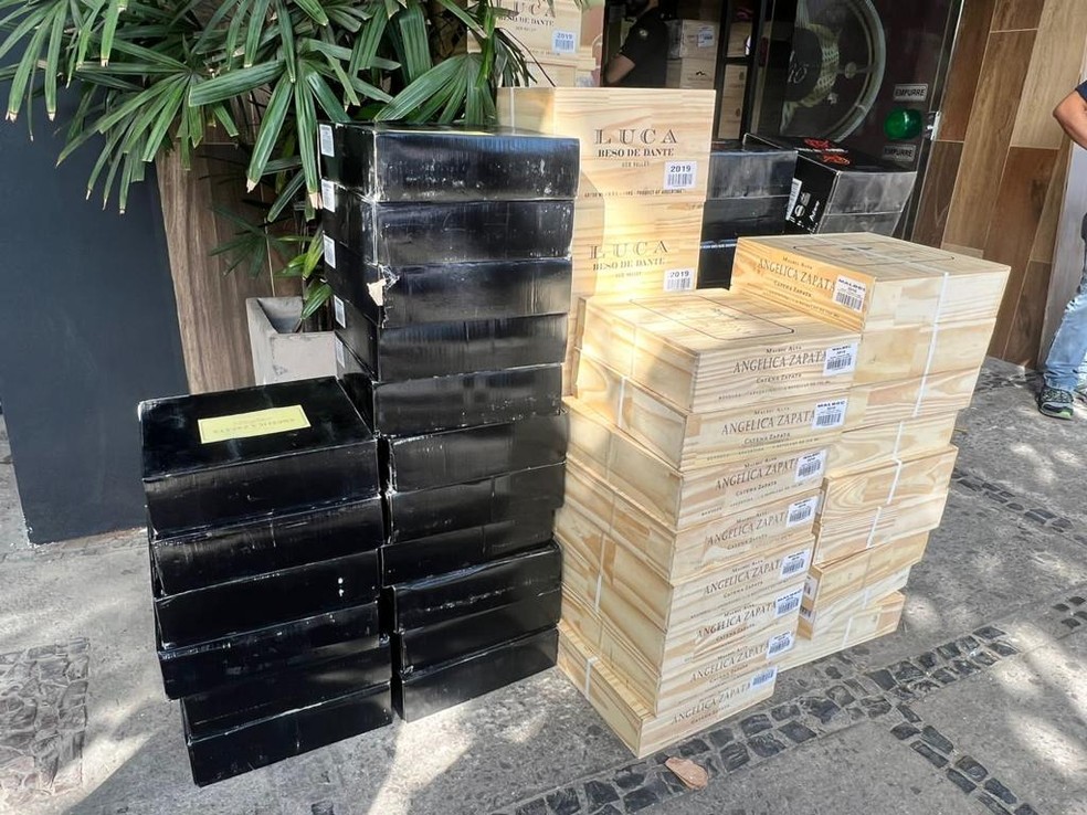 Operação da PF e Receita Federal mira contrabando de vinho — Foto: Divulgação