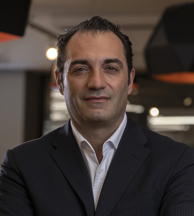 “Queremos ser uma autotech sustentável”, diz Antonio Filosa, da Stellantis
