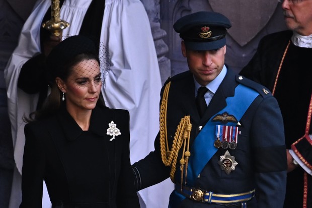 LONDON, ENGLAND - SEPTEMBER 14:  Catherine, Princess of Wales and Prince William, Prince of Wales leave after a service for the reception of Queen Elizabeth II's coffin at Westminster Hall, on September 14, 2022 in London, United Kingdom. Queen Elizabeth  (Foto: Getty Images)