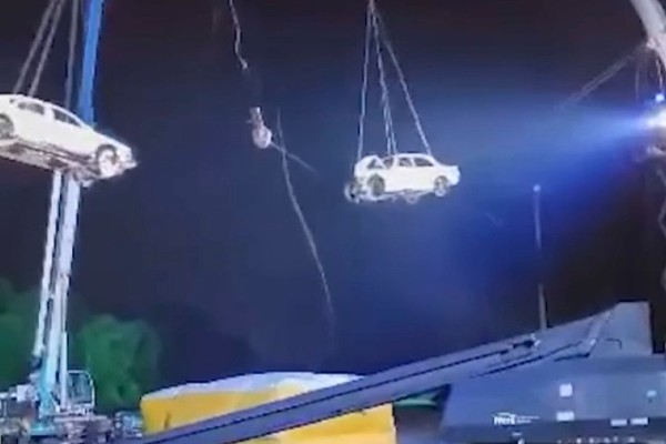 A cena na qual o dublê é atingindo por dois veículos no ar (Foto: Reprodução/Instagram)
