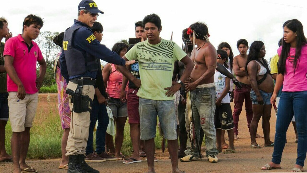 Policiais chegaram novamente  regio no domingo (6) (Foto: PRF-MT/Divulgao)