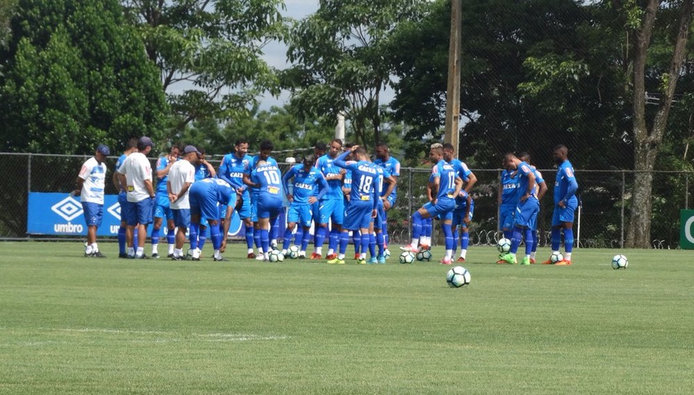 Ainda sem Mano e com laterais da base, Cruzeiro treina para último jogo do ano