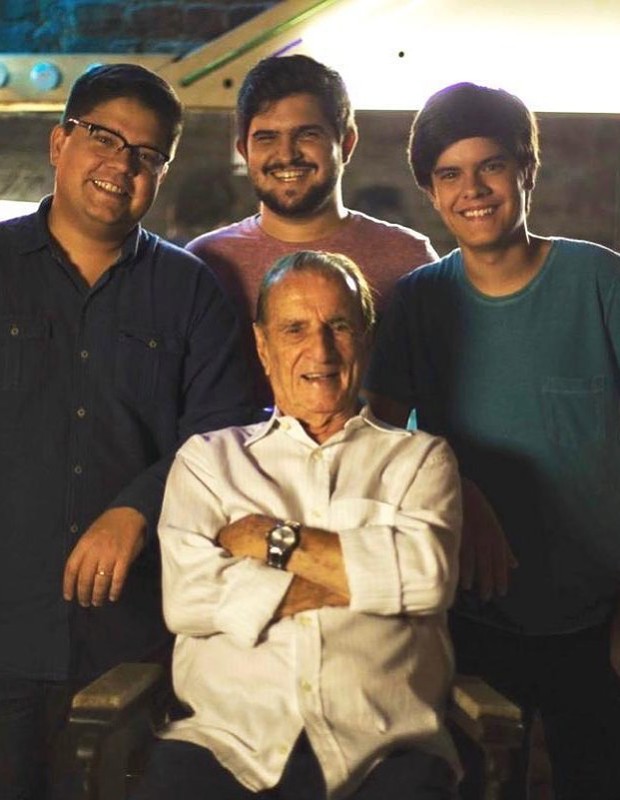 Orlando Drummond com os netos Felipe, Alexandre e Eduardo (Foto: Reprodução/Instagram)