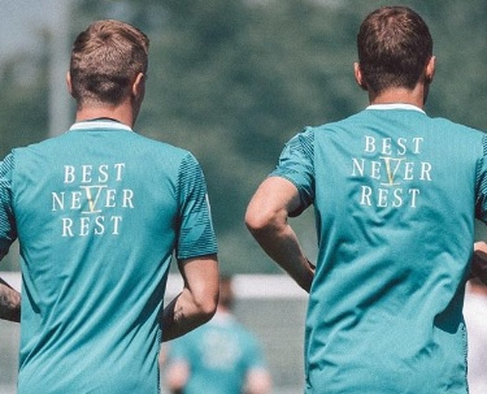 Alemanha volta a treinar com a camisa dizendo: "Os melhores nunca descansam" (Foto: ReproduÃ§Ã£o/Instagram)