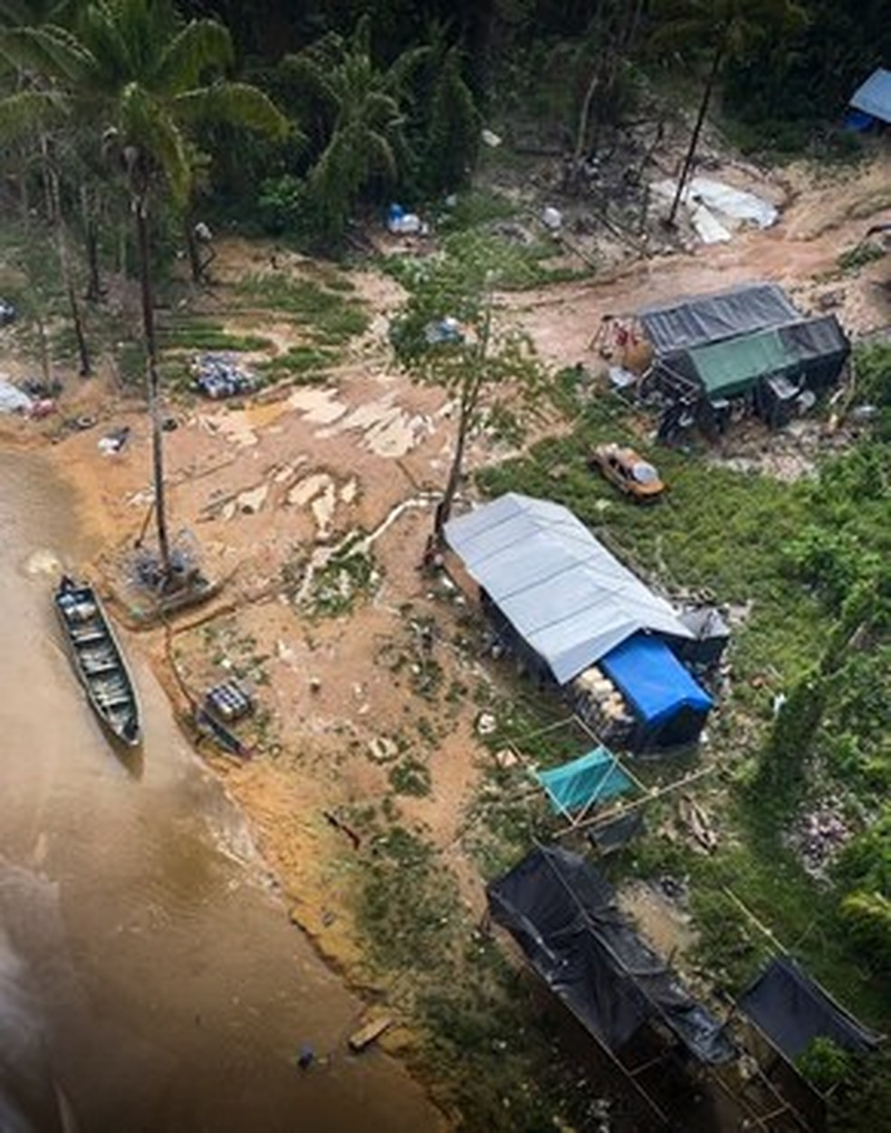 Garimpo ilgeal na Terra Yanomami, em Roraima — Foto: Ibama/Divulgação