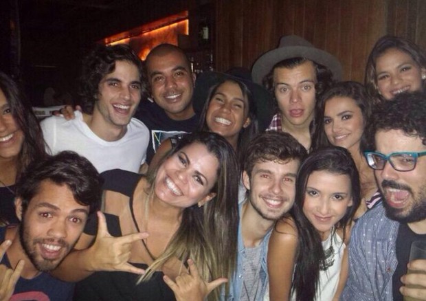 Famosos brasileiros com Harry Styles em 2014 (Foto: Reprodução/Instagram)