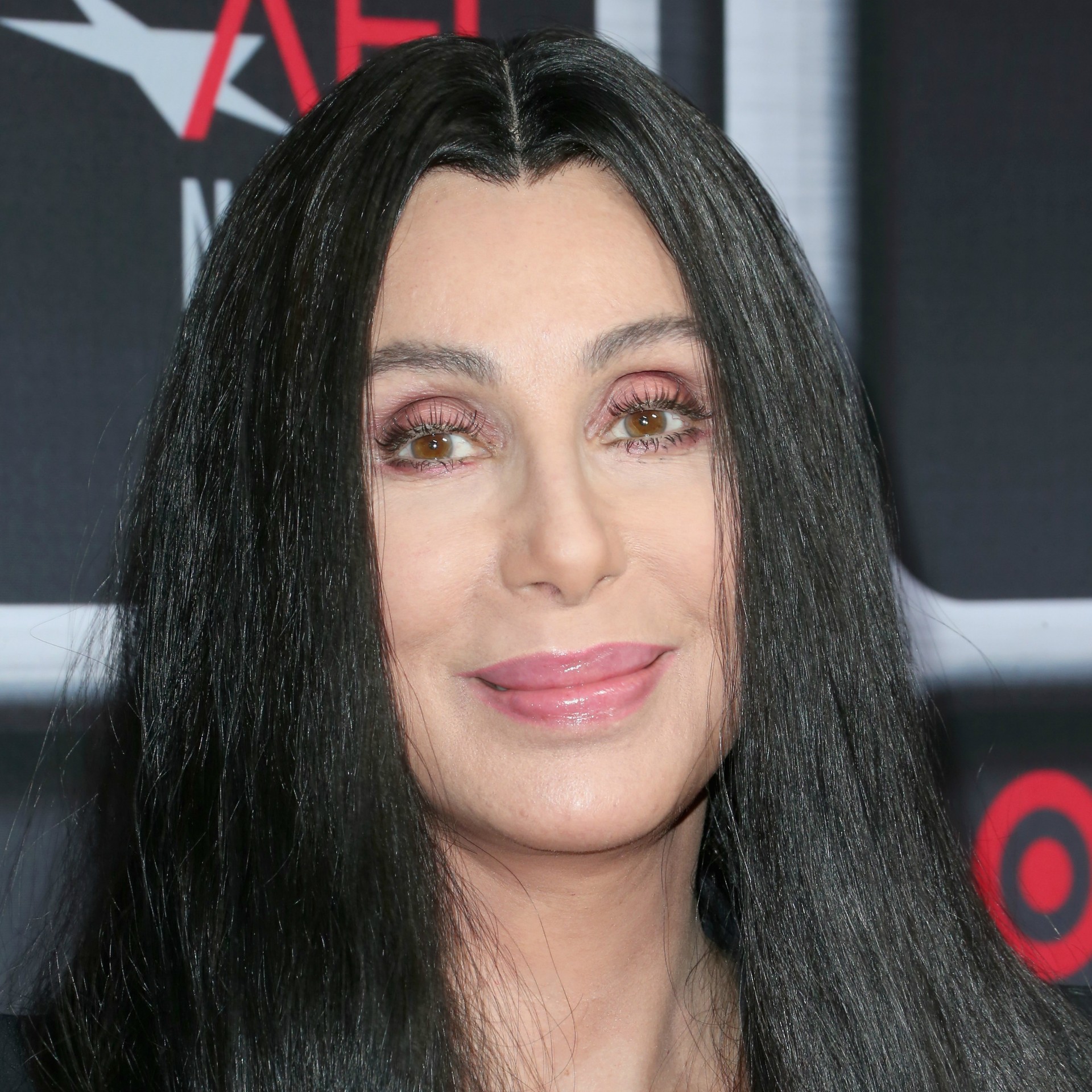 O nome real da diva Cher é Cherilyn Sarkisian. (Foto: Getty Images)