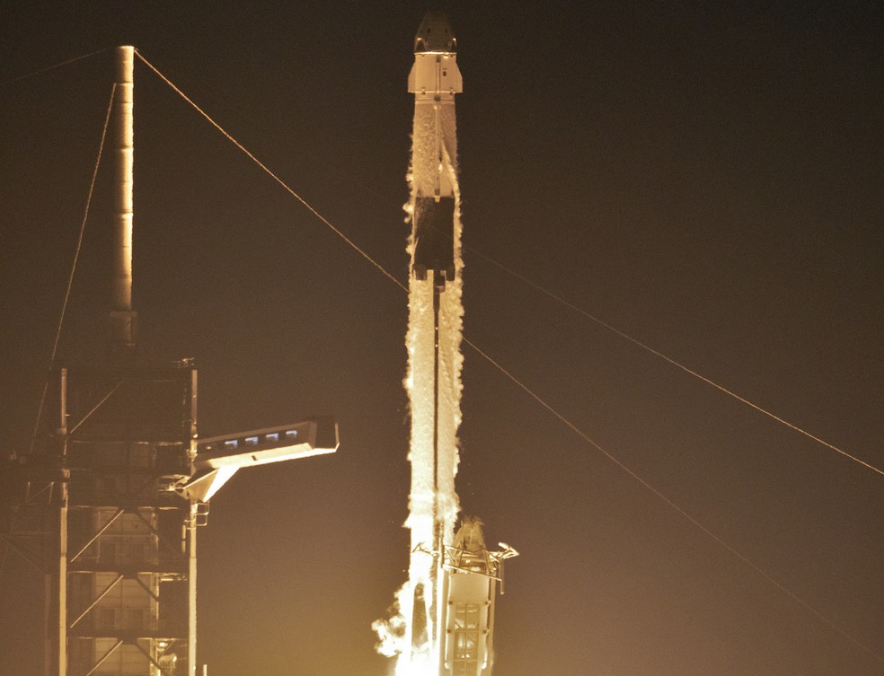 Um foguete de dois estÃ¡gios SpaceX Falcon 9 decola do Complexo de LanÃ§amento 39A no Centro Espacial Kennedy da Nasa, na FlÃ³rida, nos Estados Unidos  â€” Foto: Nasa/DivulgaÃ§Ã£o