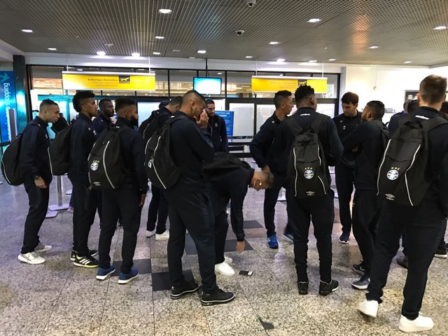Grêmio embarca para o Chile com dúvida sobre substituto de Bolaños