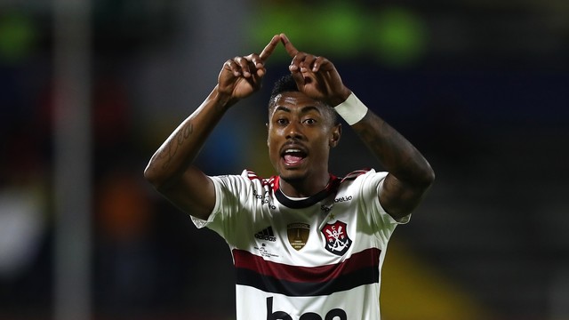 Bruno Henrique pediu revisão do VAR em lance de gol anulado no primeiro tempo
