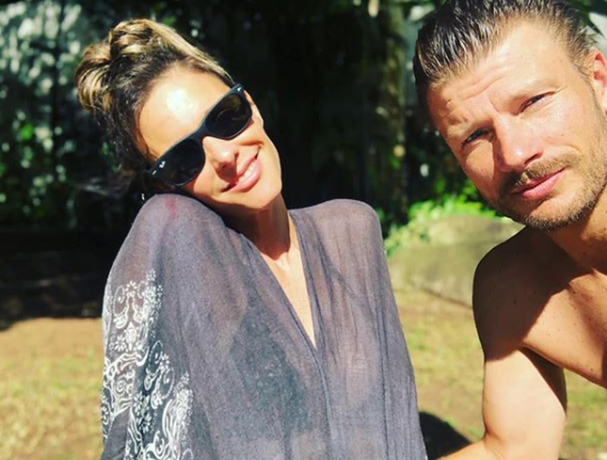 Rodrigo Hilbert Posta Foto Com Fernanda Lima E Legenda Deixa Web Desconfiada Famosos Gshow