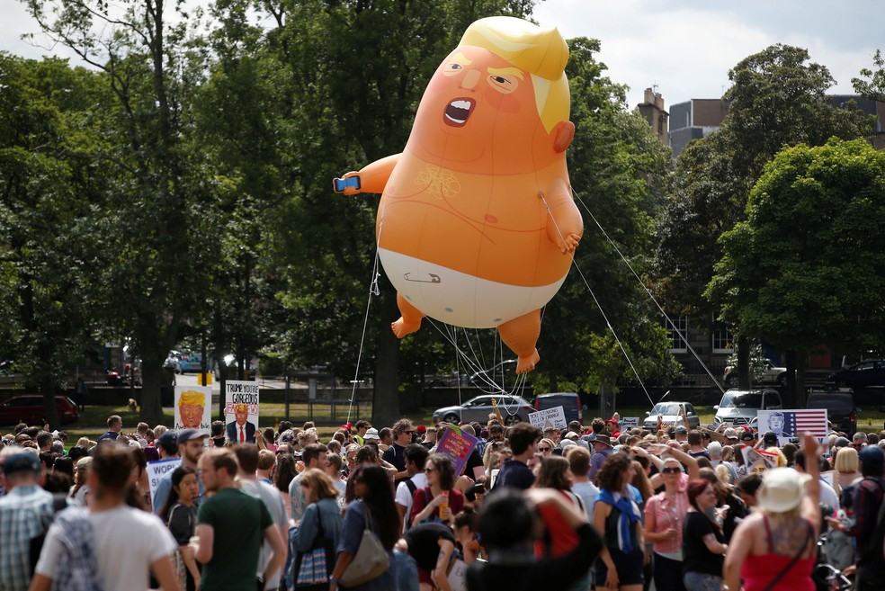 Neste sábado, já ocorrem protestos em Edimburgo contra Trump (Foto: Andrew Yates/Reuters)