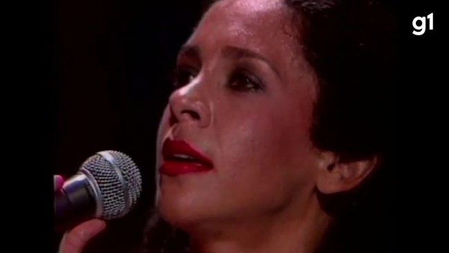 Gal Costa canta 'Força Estranha'