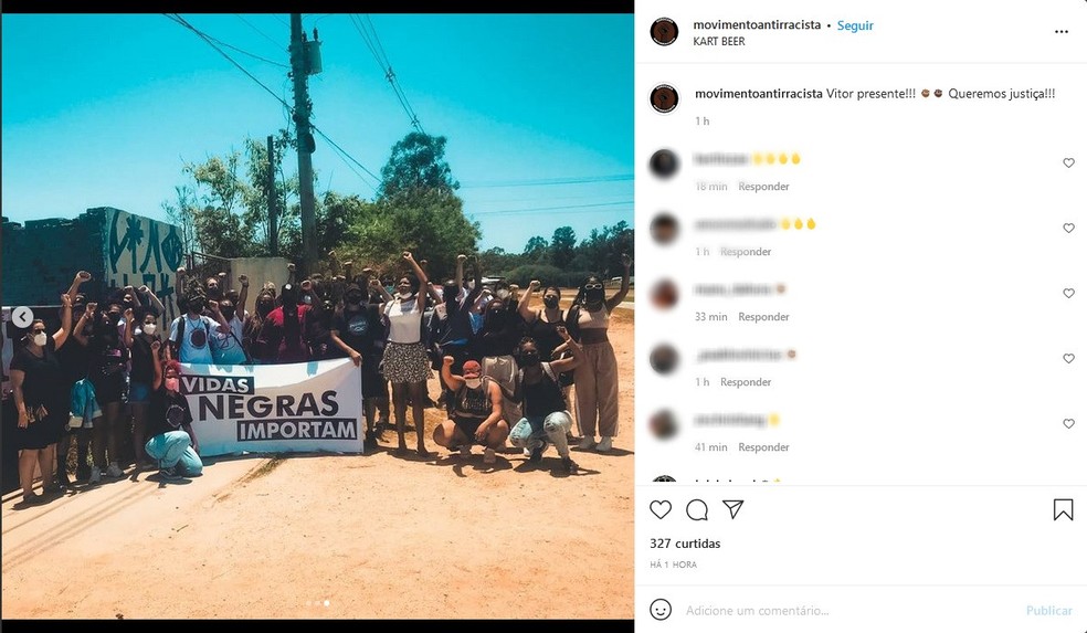 Amigos e parentes fizeram protesto em frente ao bar em Sorocaba — Foto: Reprodução/Instagram