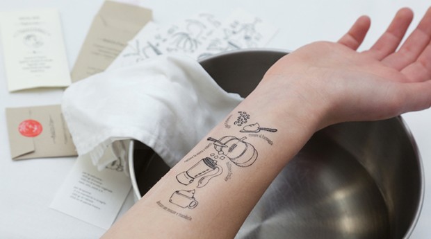 As tatuagens vêm como uma versão ilustrada da receita a ser preparada (Foto: Divulgação)