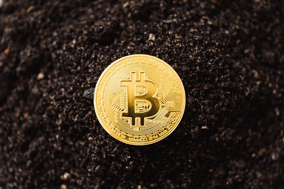 Bitcoin cai em dia de correção nos mercados, mas mantém os US$ 20 mil