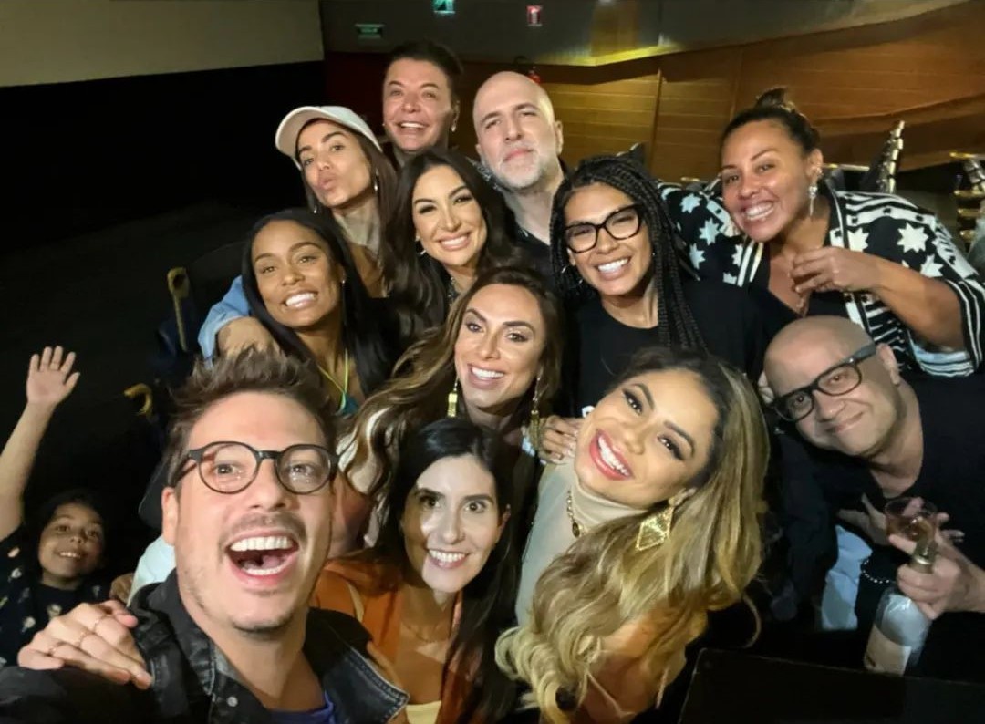 Anitta leva Lexa, Bianca Andrade e familiares para assistir filme e peça de Porchat  (Foto: Reprodução/ Instagram)