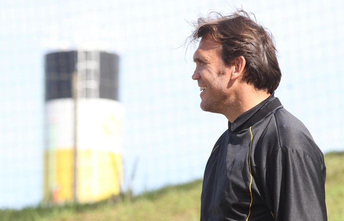 Petkovic tenta desgrudar imagem de atleta para se consolidar como técnico