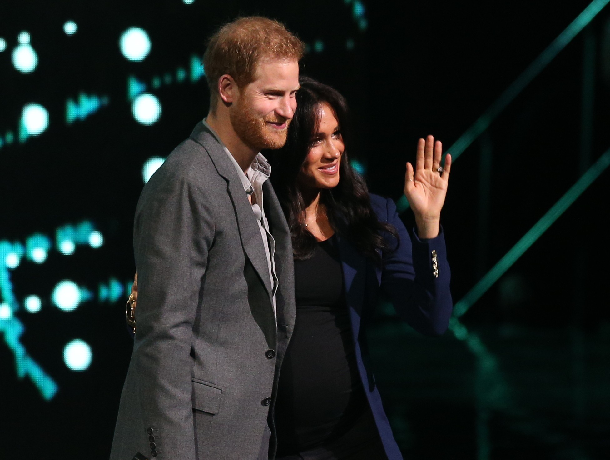 A atriz Meghan Markle com o marido, o Príncipe Harry, em um evento representando a Família Real (Foto: Getty Images)