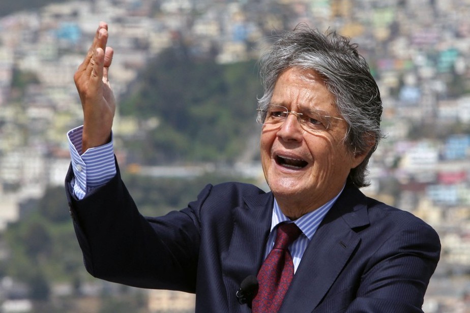 O presidente do Equador, Guillermo Lasso, discursa em 31 de dezembro de 2020