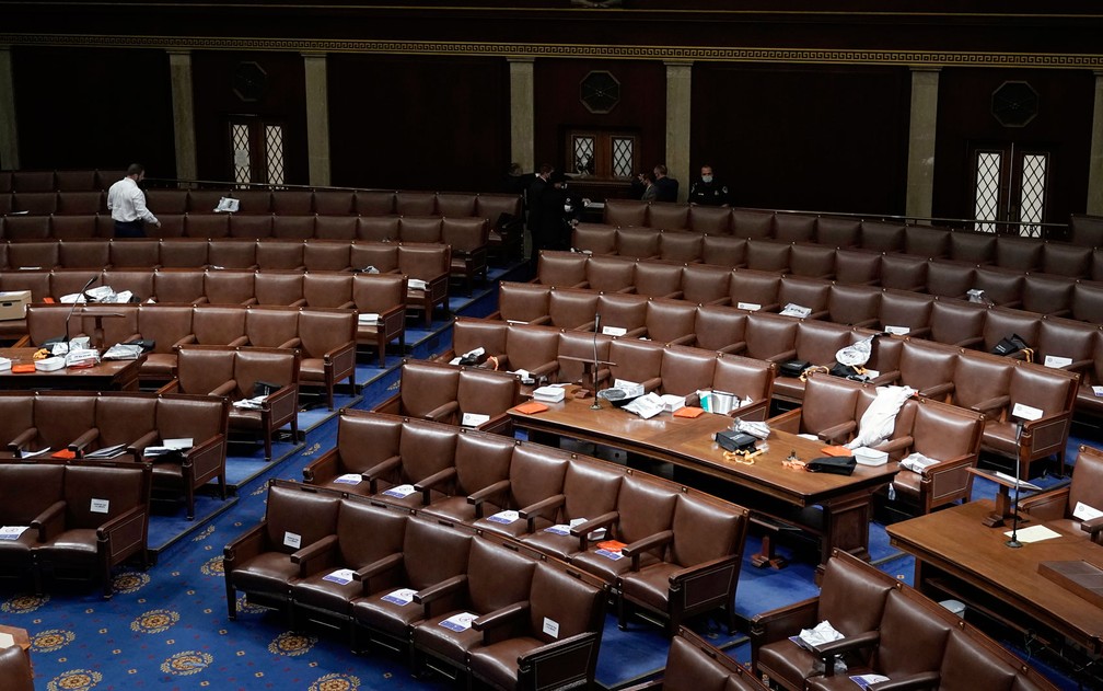 Plenário foi esvaziado no Congresso dos EUA após invasão de apoiadores de Trump — Foto: J. Scott Applewhite/AP