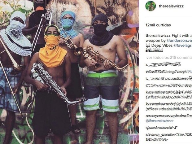 Foto com jovens da favela repercute em redes sociais de artistas americanos (Foto: Reprodução internet)