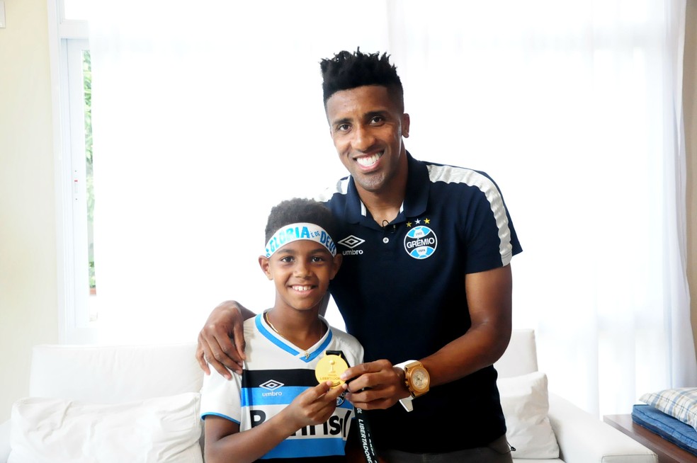 Cortez também se emocinou com a carta da família (Foto: Eduardo Deconto / GloboEsporte.com)