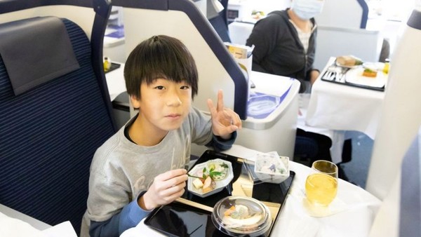 Jantar em primeira classe em avião parado por R$ 3 mil faz sucesso no Japão  | Mundo | G1