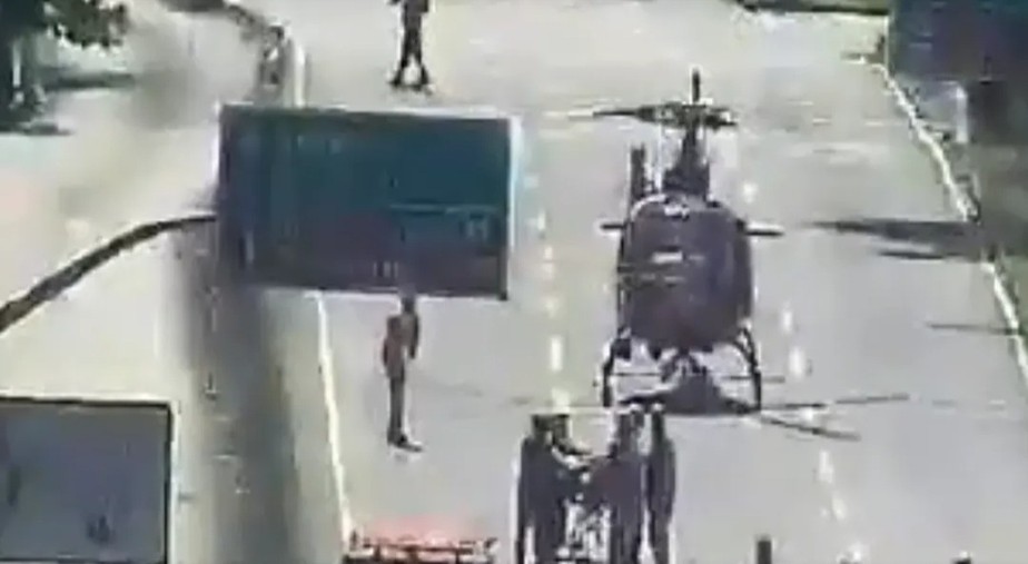Helicóptero foi usado para resgatar o homem que foi atropelado na Barra da Tijuca