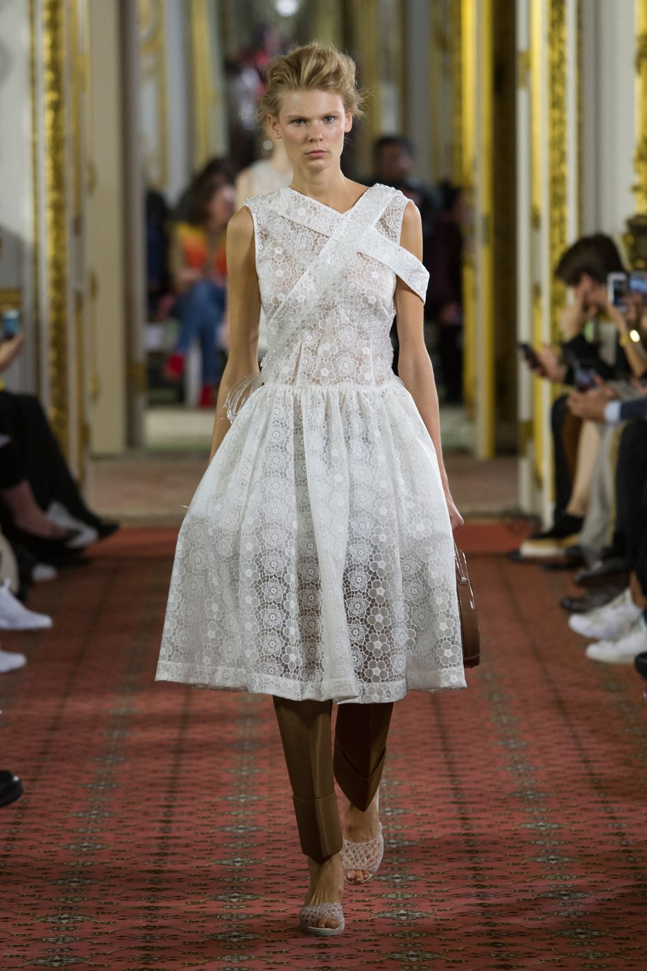 O verão ultrafeminino de Simone Rocha | Desfiles | Vogue